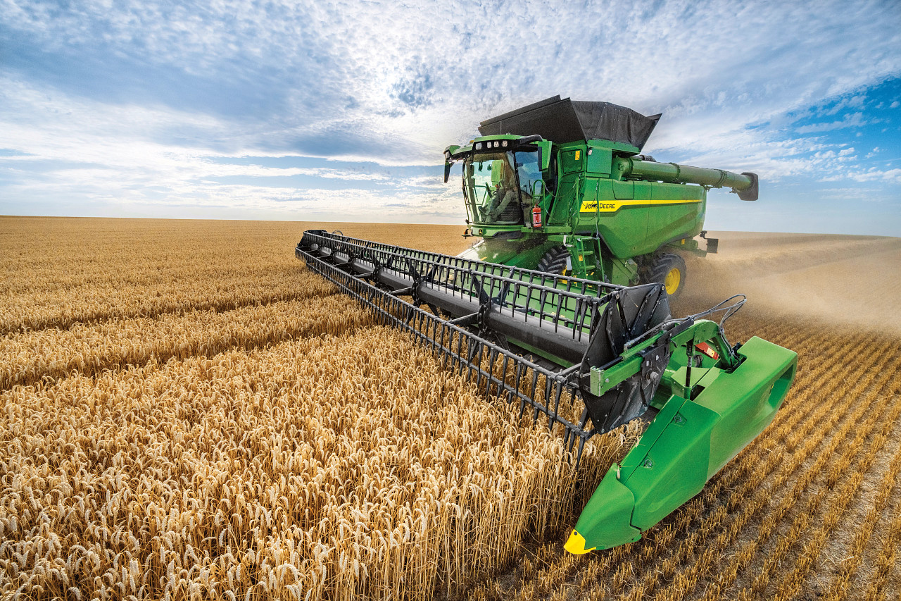 John Deere introduces its new T5 and T6 Walker Combines | Hunt Forest Group